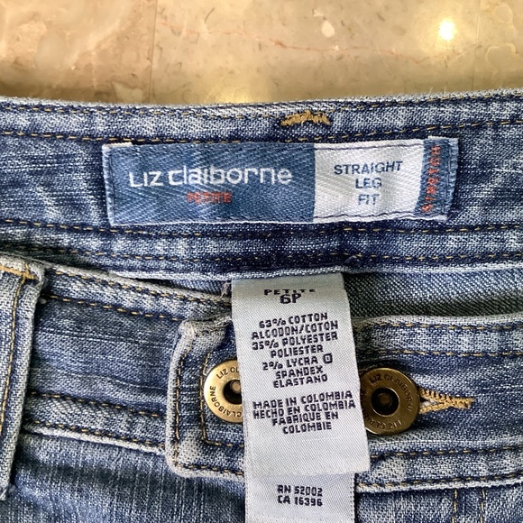 B-Liz Claiborne jeans, straight leg, size 6P - Picture 3 of 7